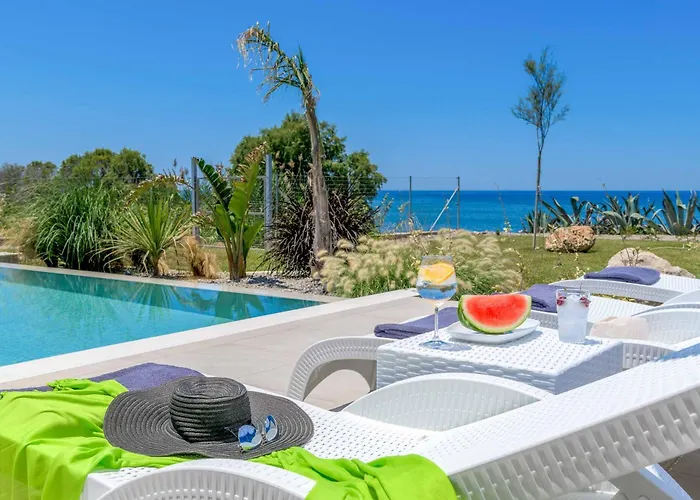 Panaxia Keema * Theológos